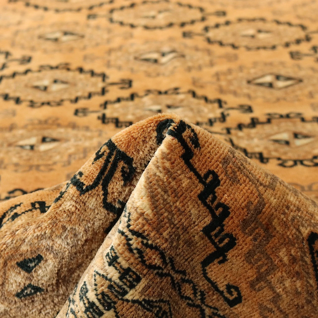 Thin knot Bukhara rug in beige wool 9