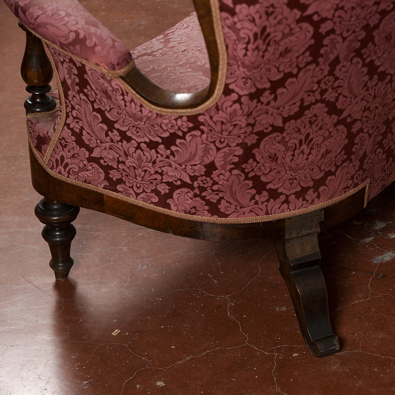 Conversation sofa in walnut and burgundy damask fabric, 19th century 6