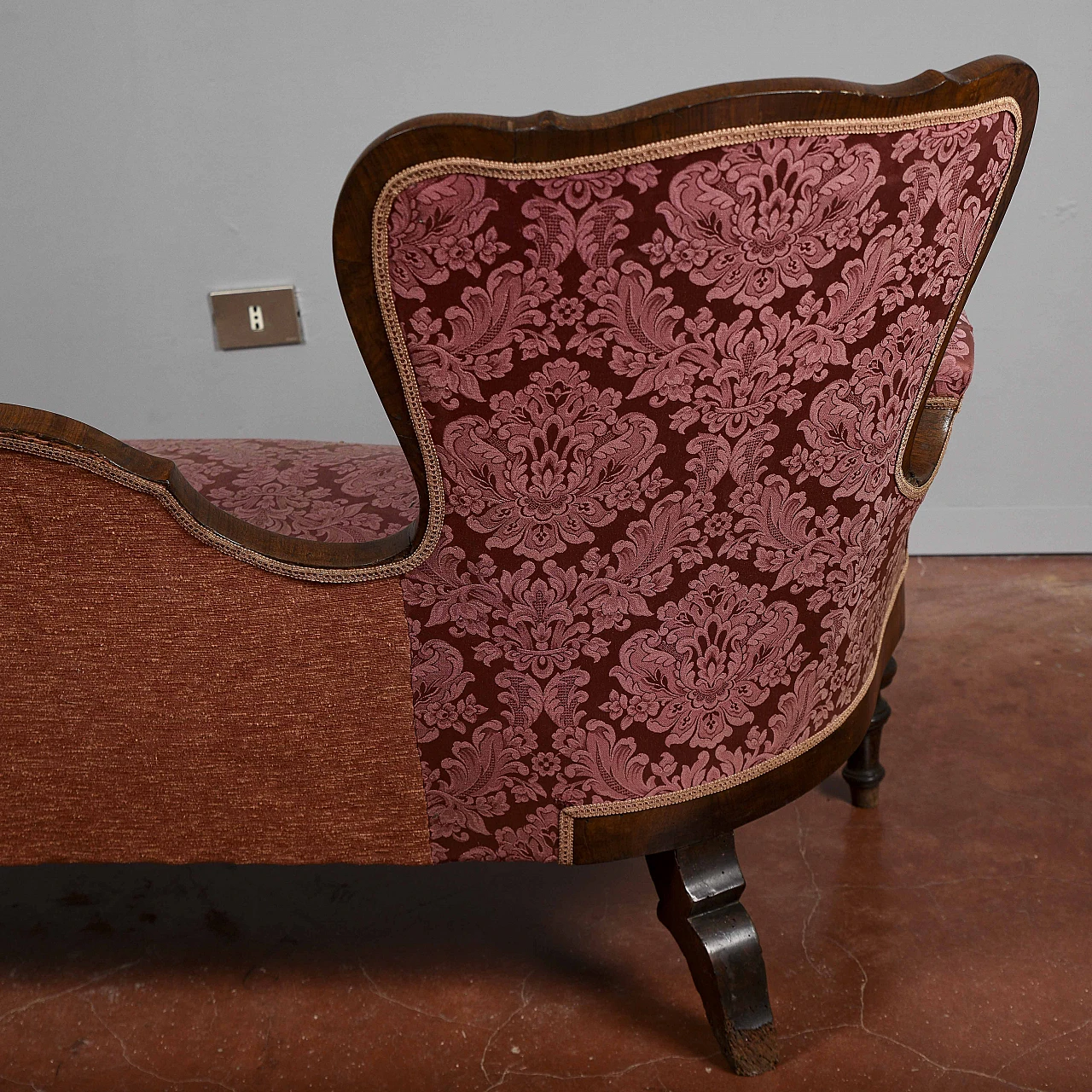 Conversation sofa in walnut and burgundy damask fabric, 19th century 8