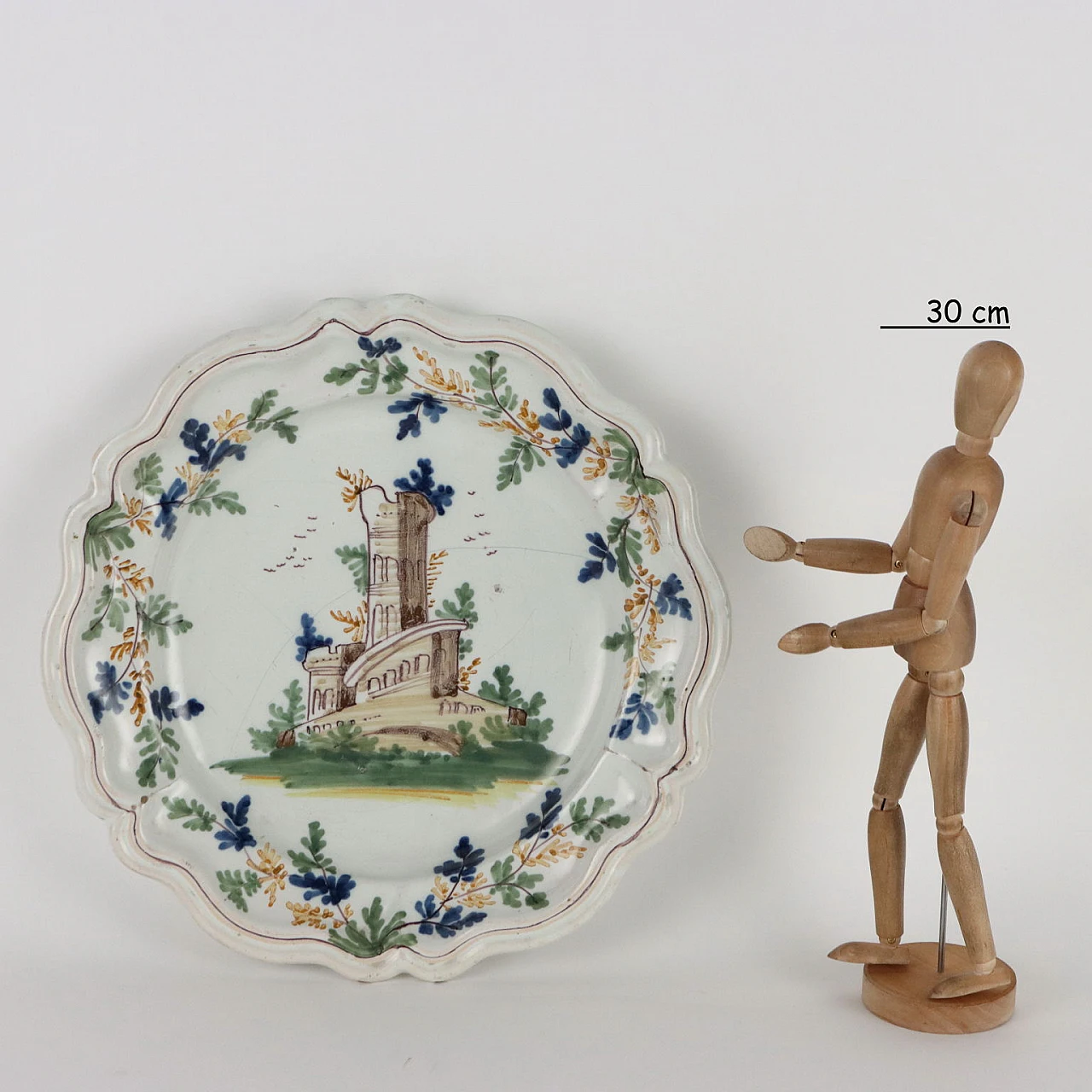 Piatto in maiolica con bordo modanato ed isola con piante, '700 2
