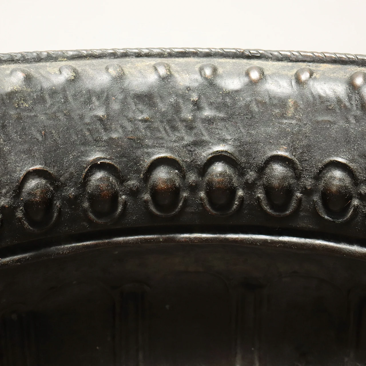 Wrought iron planter with three curled feet, late 19th century 4