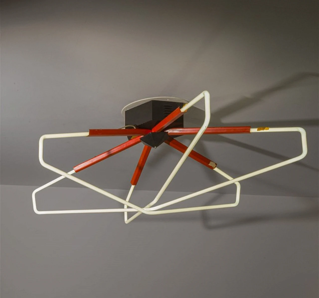 Lampadario in ferro con quattro croci al neon, anni '70 3