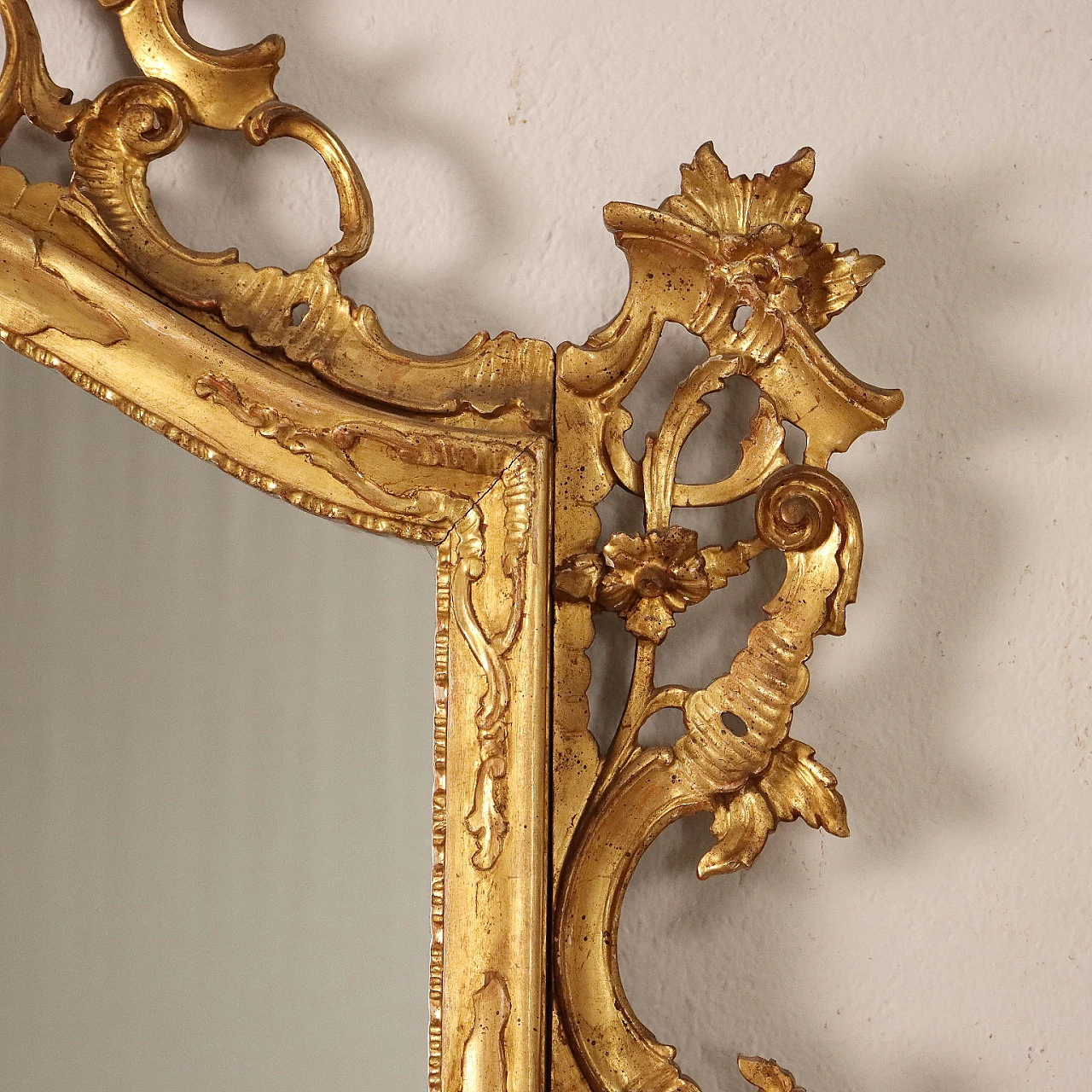 Specchio stile Barocchetto in legno dorato e intagliato 5
