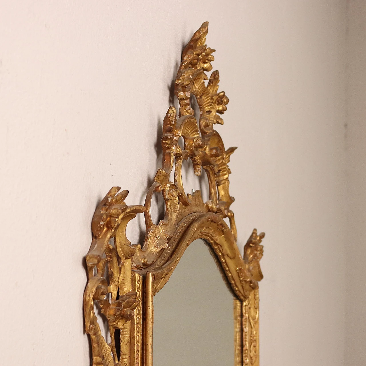 Specchio stile Barocchetto in legno dorato e intagliato 9