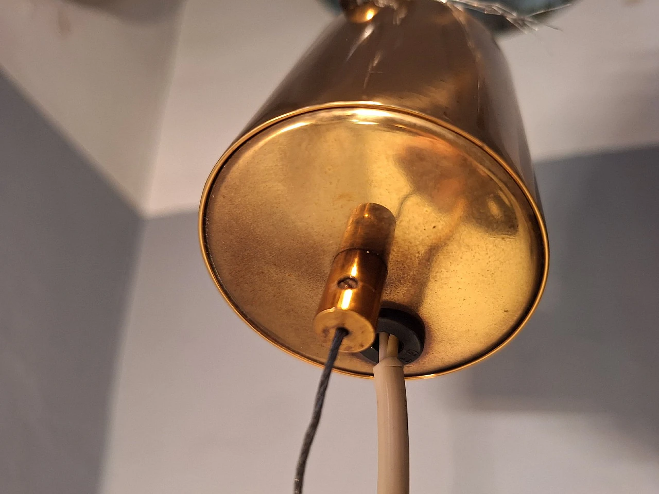 Lampadario Ufo in vetro opalino di Stilnovo, anni '60 10