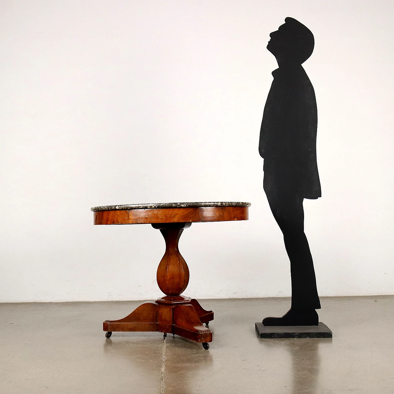 Rounded table in walnut with marble top and wheels, 19th century 2