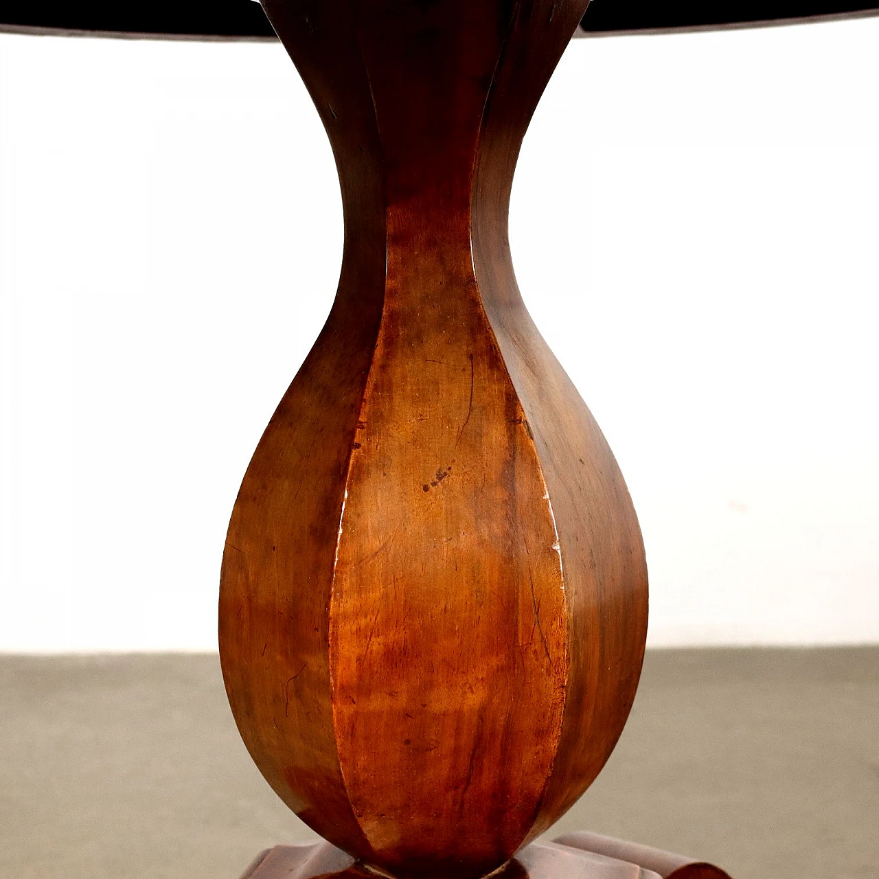 Rounded table in walnut with marble top and wheels, 19th century 5