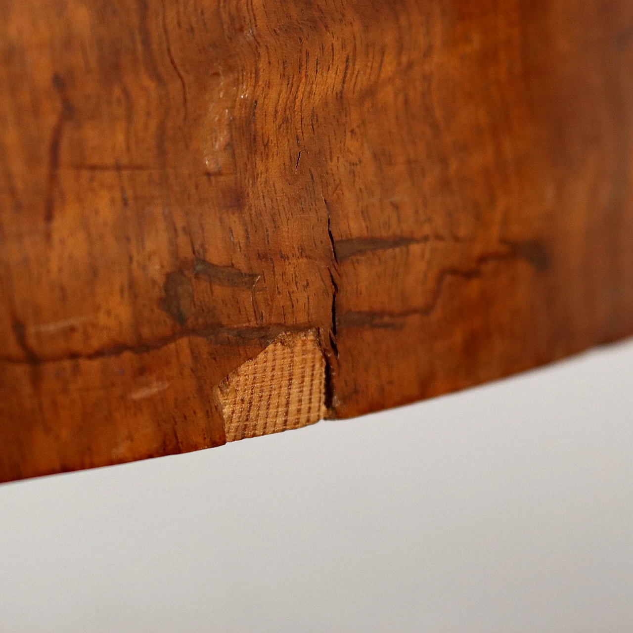 Rounded table in walnut with marble top and wheels, 19th century 10
