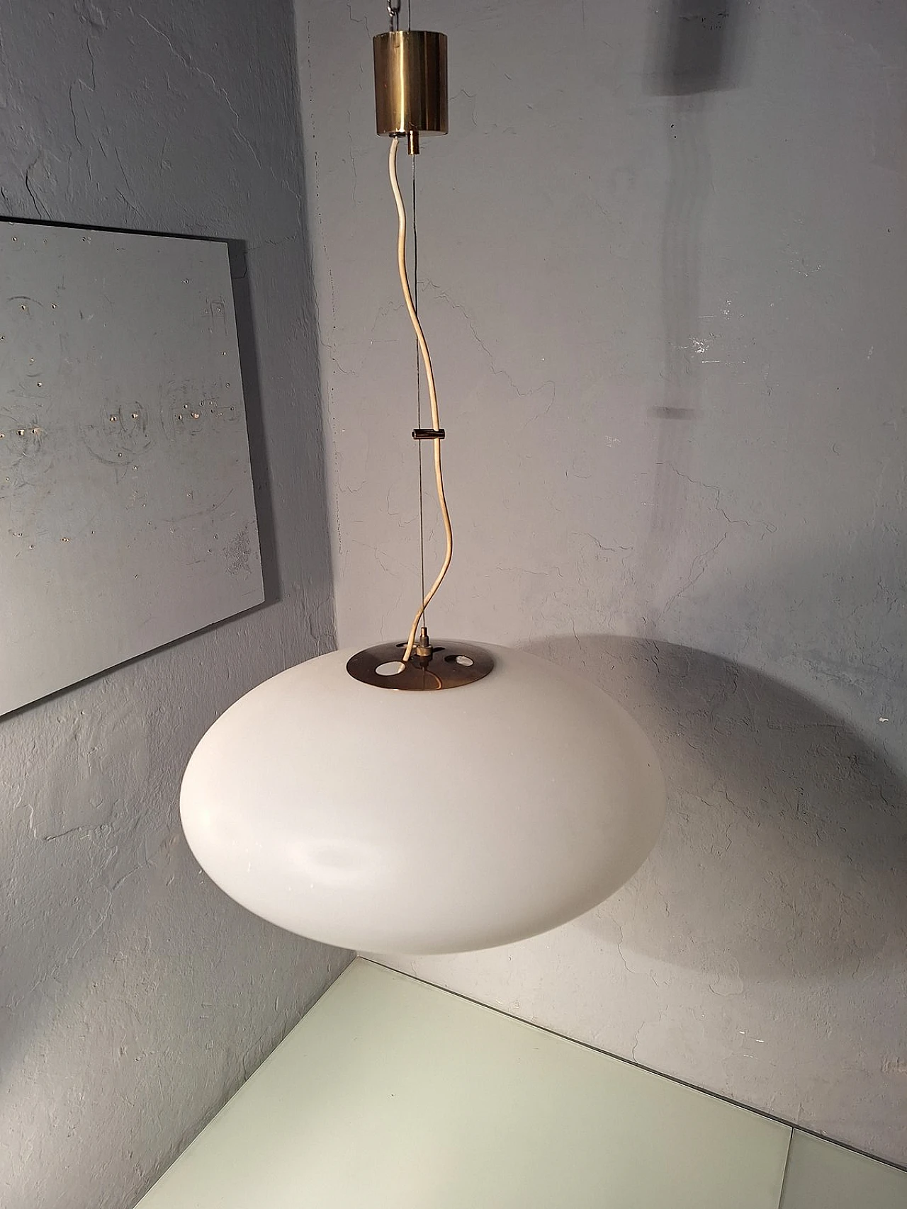 Lampadario Ufo in vetro opalino di Stilnovo, anni '60 6