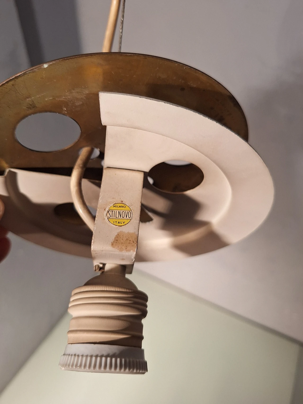 Lampadario Ufo in vetro opalino di Stilnovo, anni '60 9