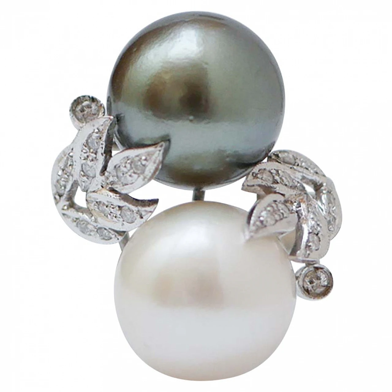 Anello in platino con perla di Tahiti, perla bianca e diamanti 1