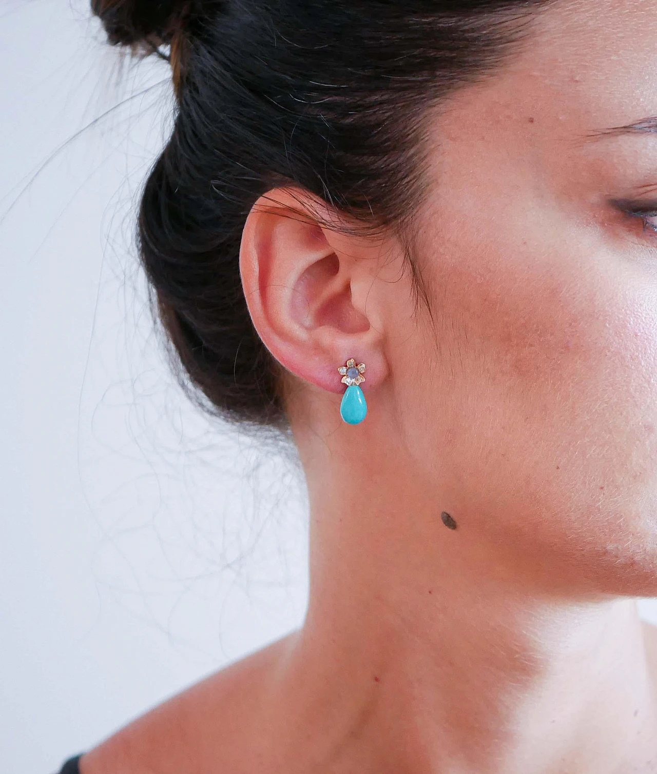 Pair of rose gold earrings with turquoise, sapphires and diamonds 4