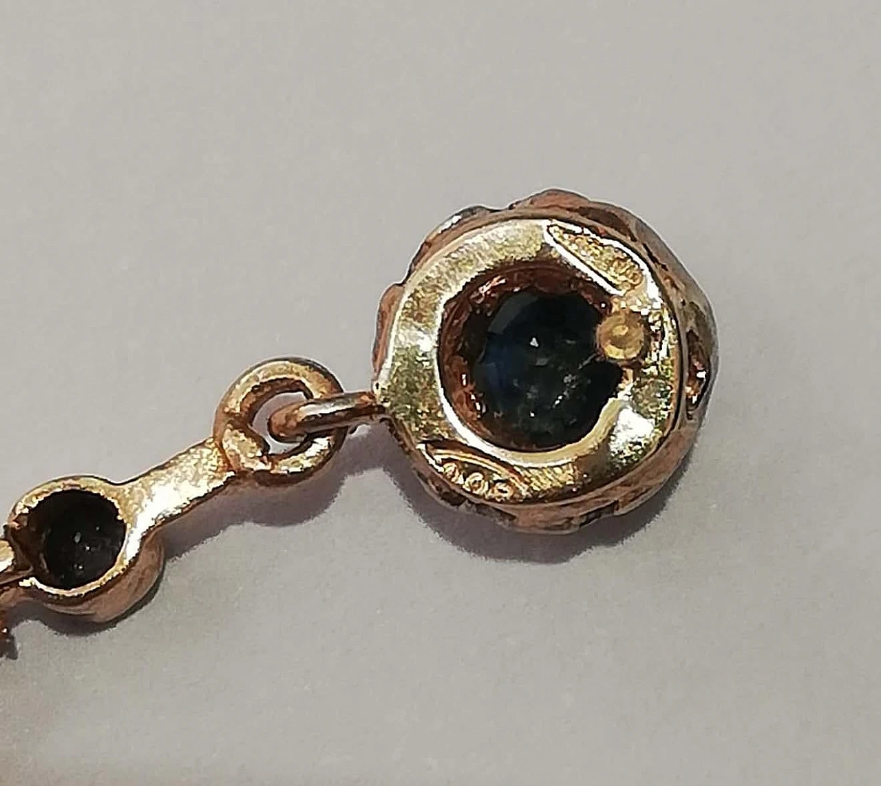 Coppia di Orecchini in oro rosa e argento con corallo e zaffiri 6