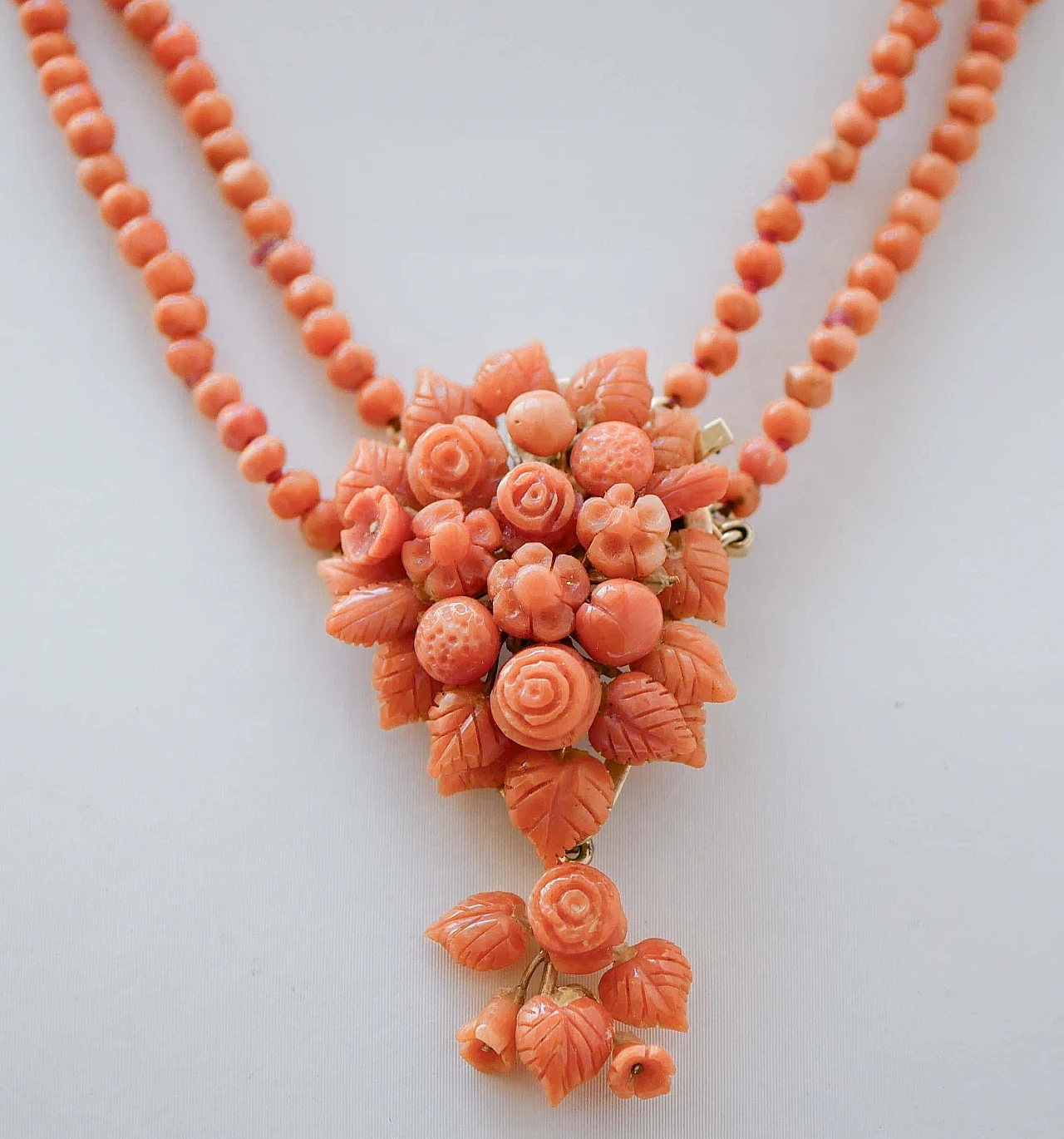 14 Karat rose gold necklace with corals, 1950s 2