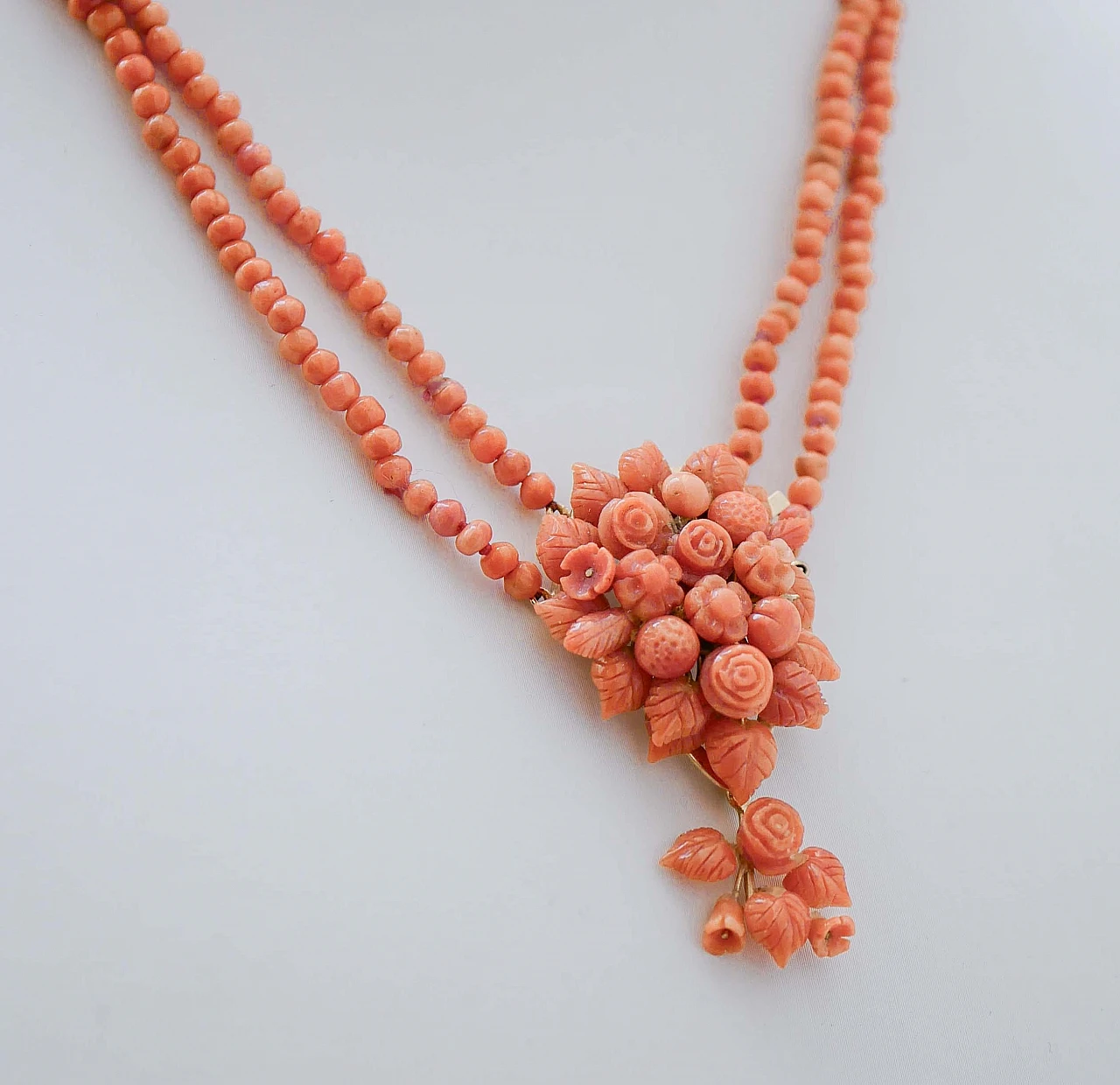 14 Karat rose gold necklace with corals, 1950s 3