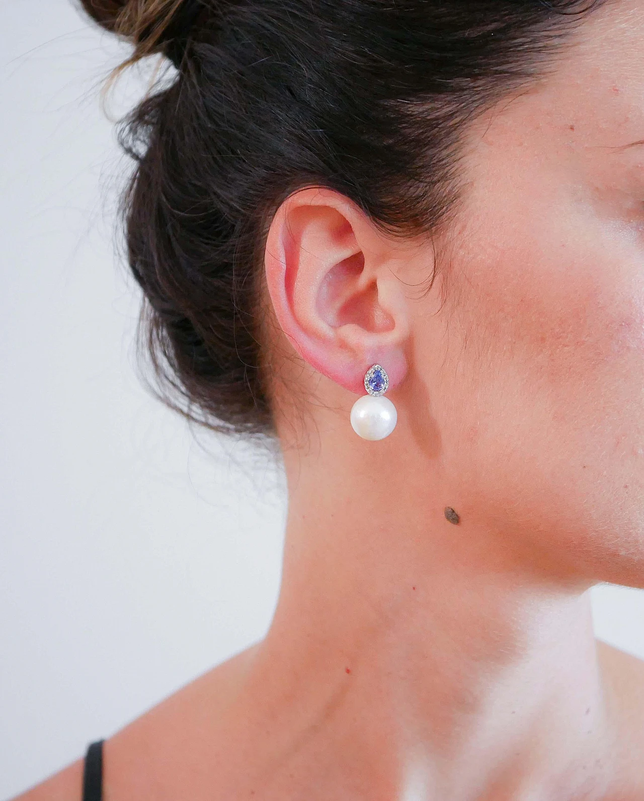 Coppia di Orecchini in oro bianco 14 carati con perle e diamanti 4