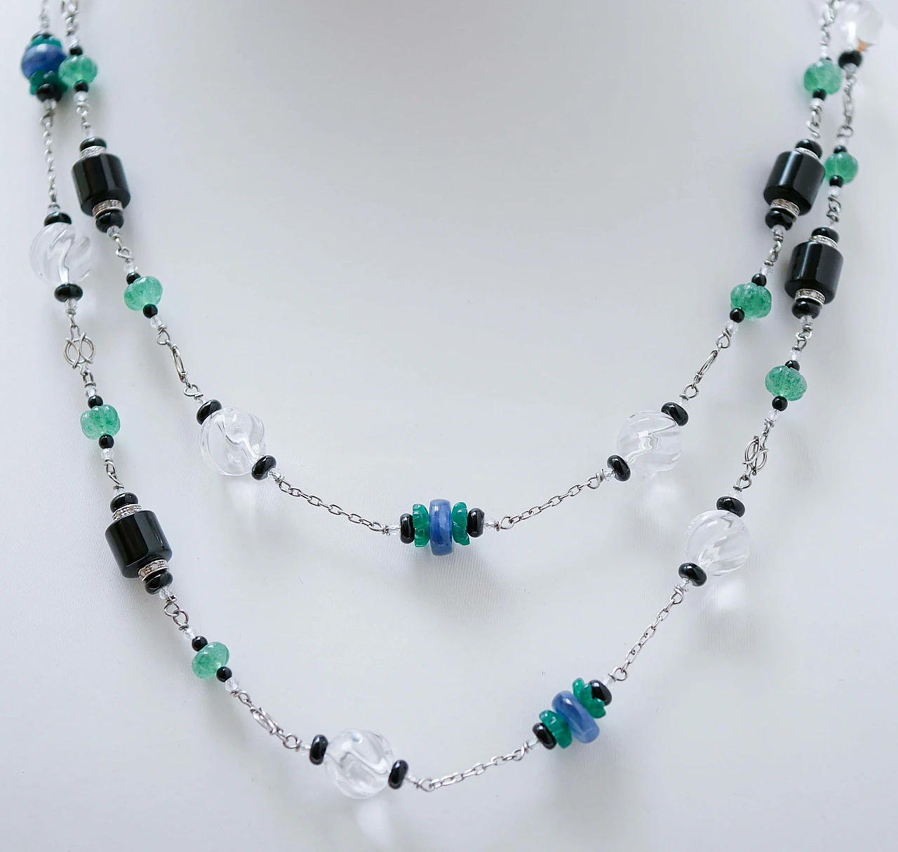 Collana in oro e platino con agata verde e nera, quarzo e kianite 3