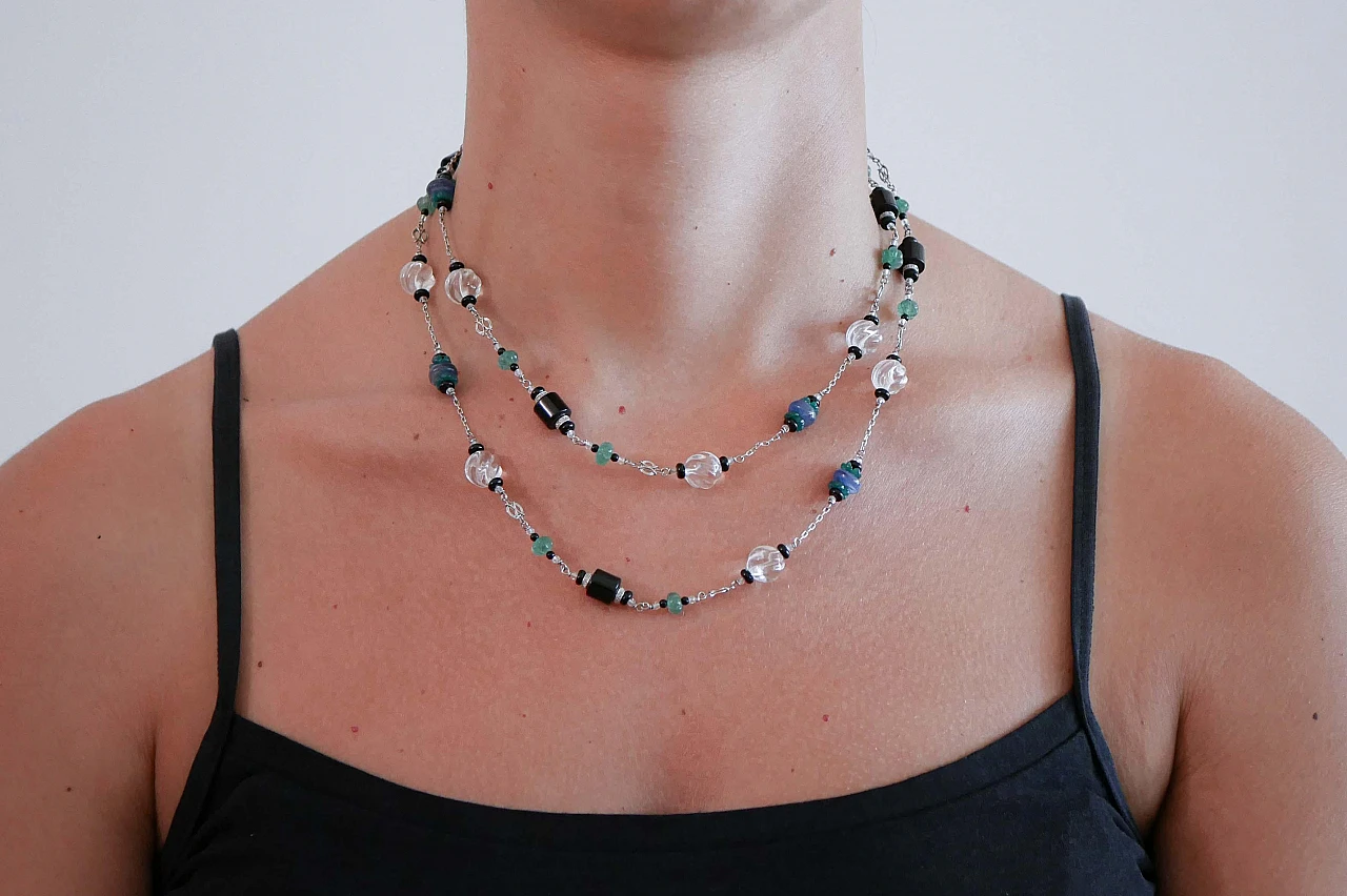 Collana in oro e platino con agata verde e nera, quarzo e kianite 6