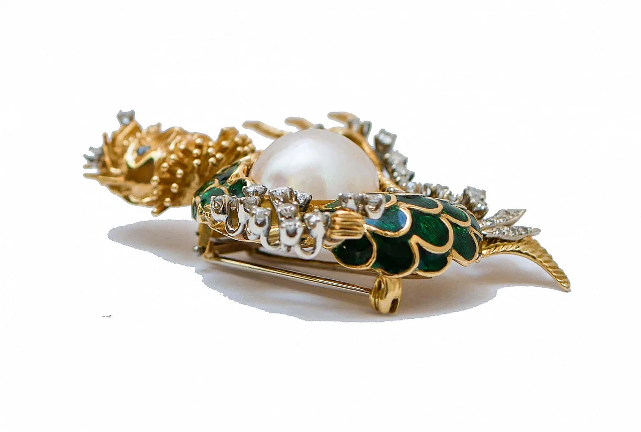 Spilla in oro giallo 18 kt con perla, zaffiri, diamanti e smalto 2