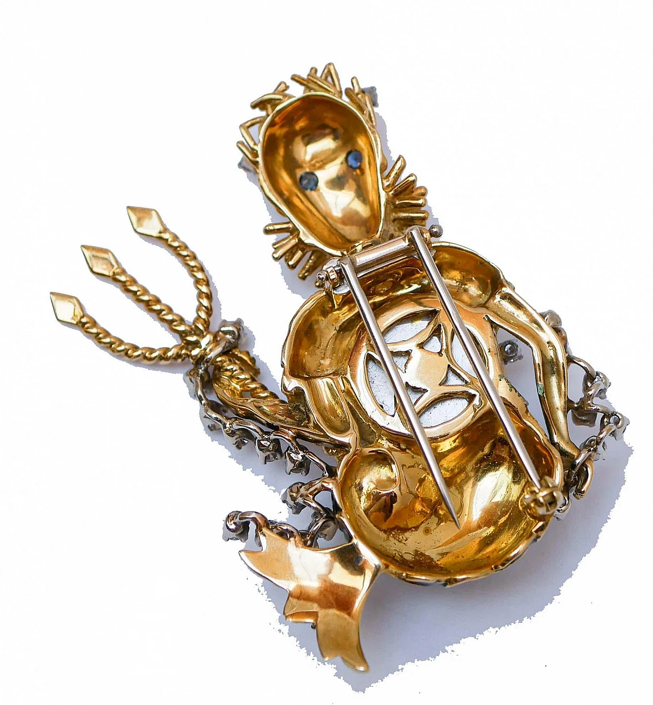 Spilla in oro giallo 18 kt con perla, zaffiri, diamanti e smalto 3