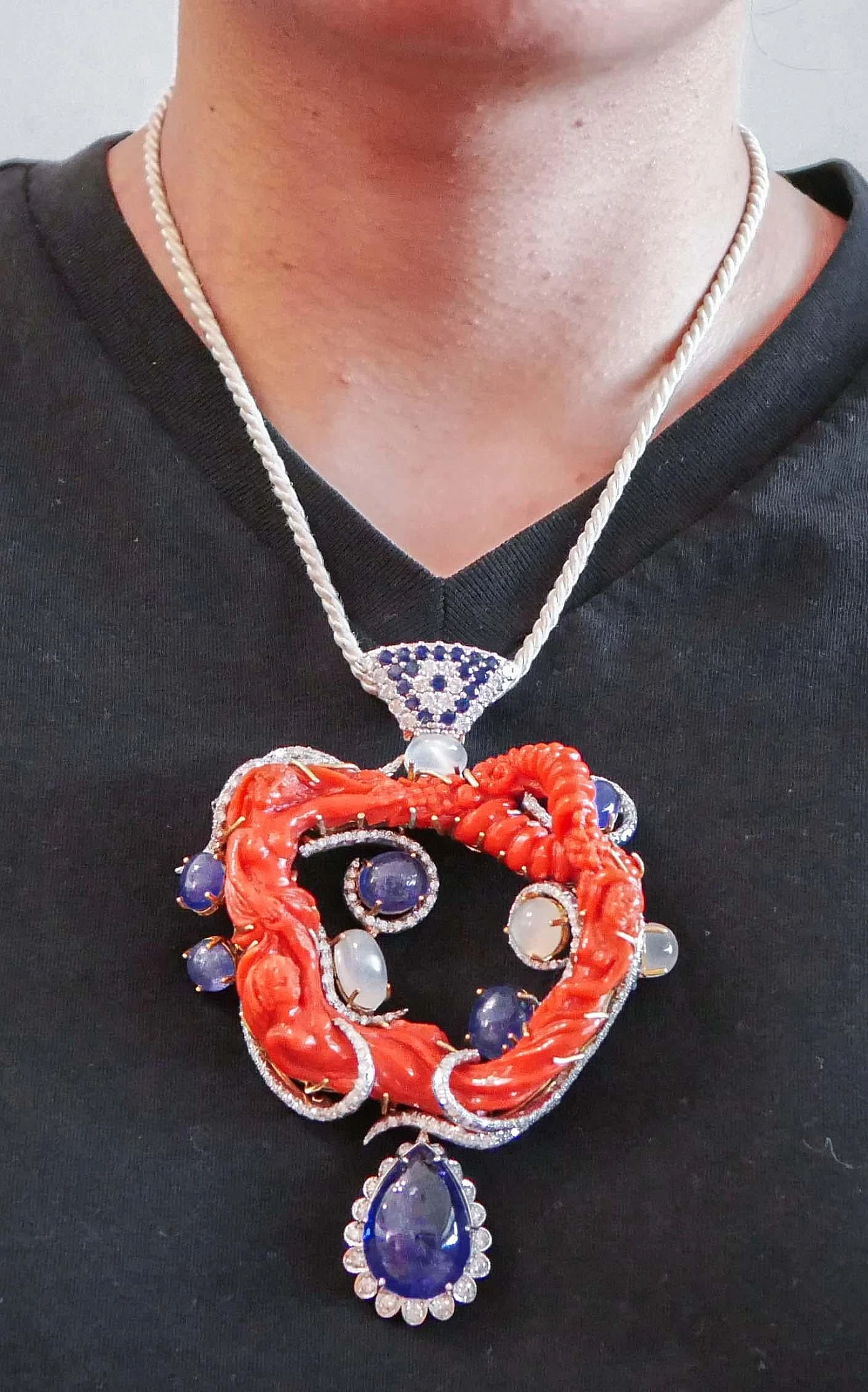Pendant in 18-carat gold and diamonds, sapphires, tanzanite and coral 6