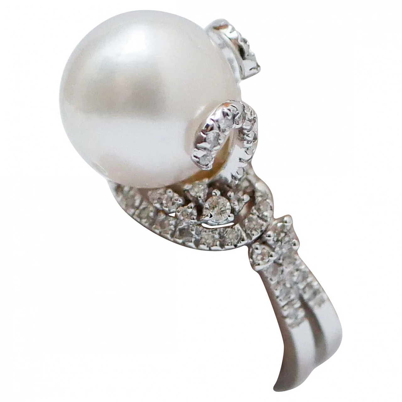 18K white gold ring with pearl and diamonds, 1960s 1