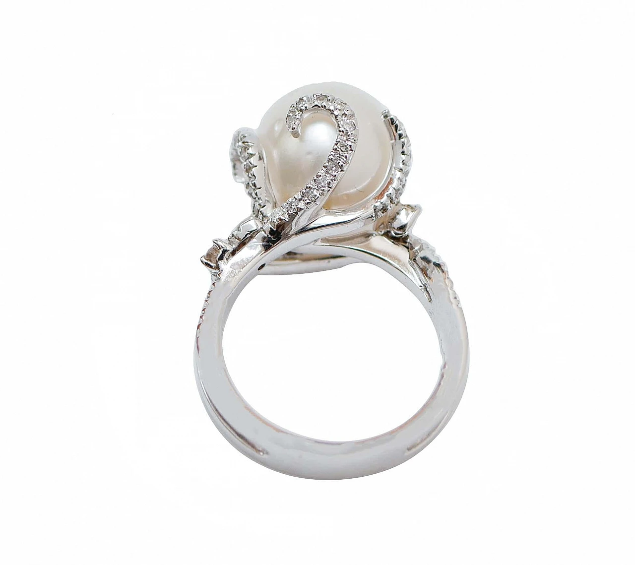 18K white gold ring with pearl and diamonds, 1960s 3