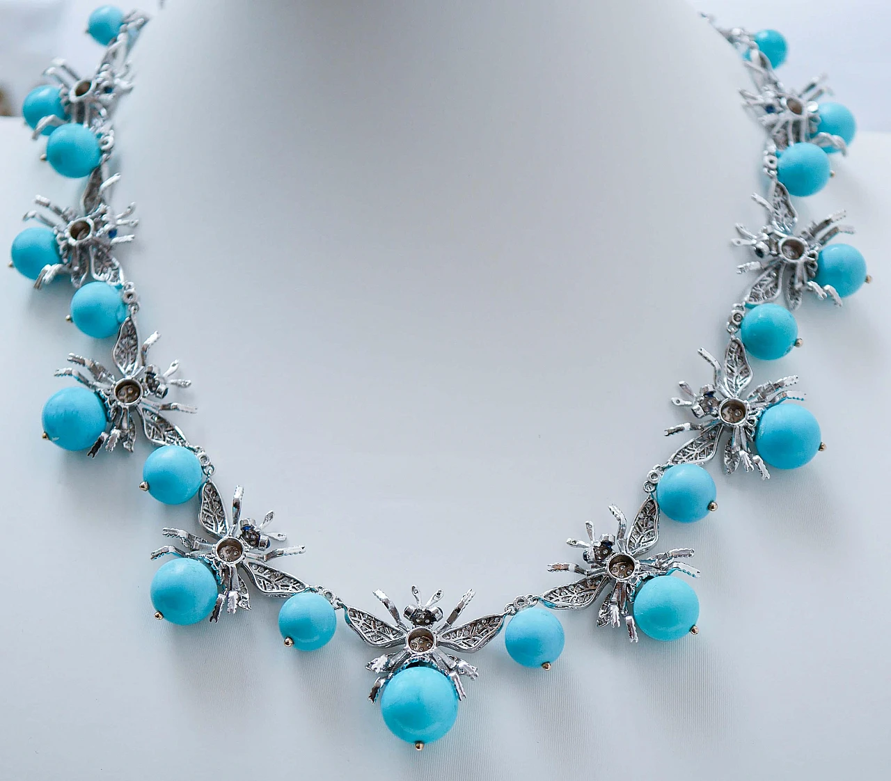 14K white gold bee necklace with magnesite, sapphires and diamonds 3