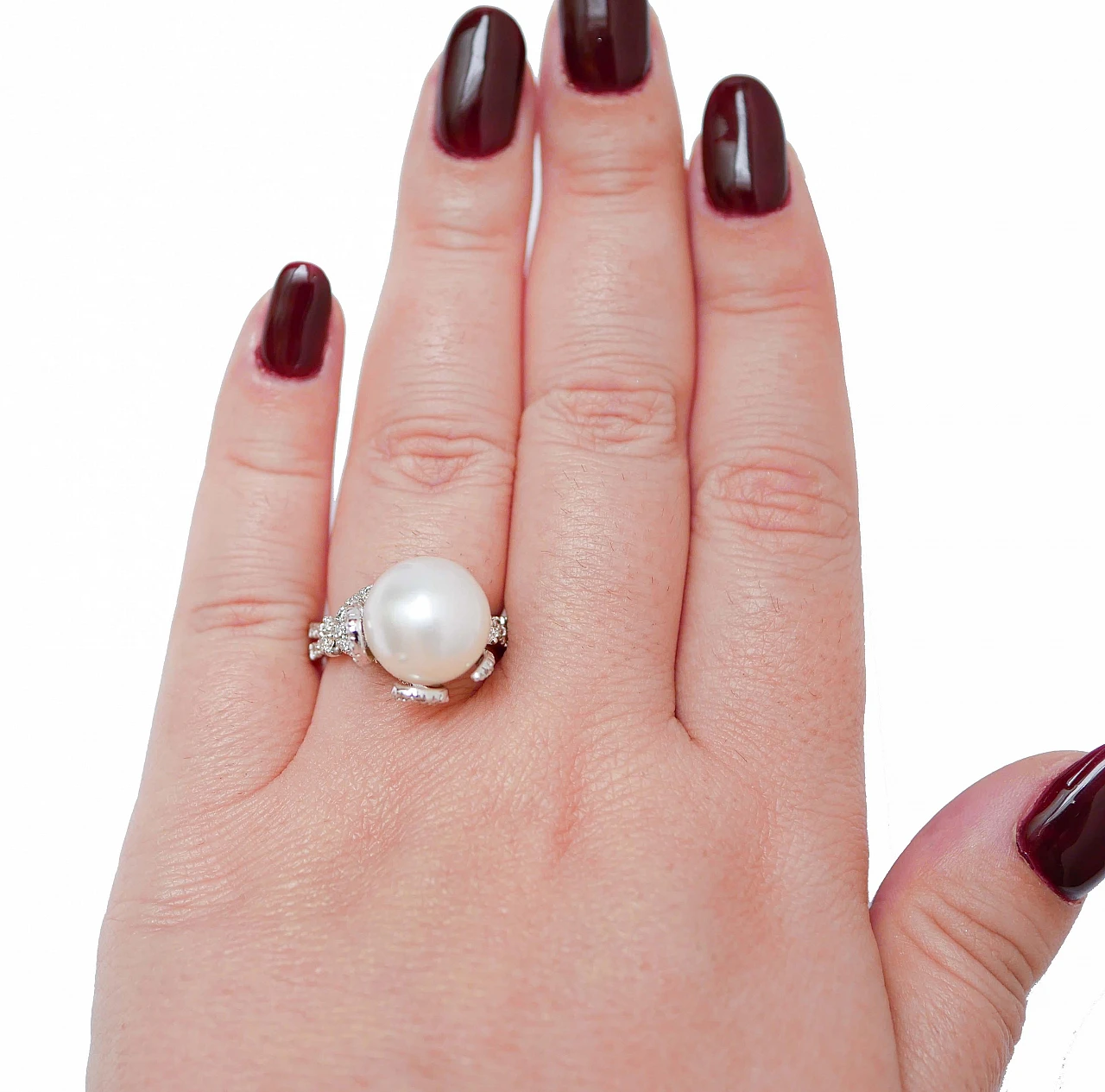 18K white gold ring with pearl and diamonds, 1960s 4