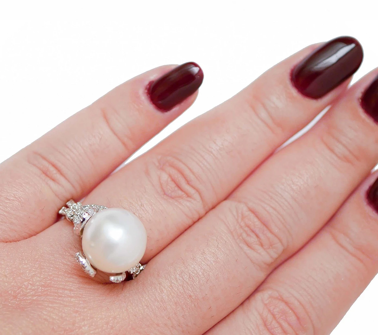 18K white gold ring with pearl and diamonds, 1960s 5