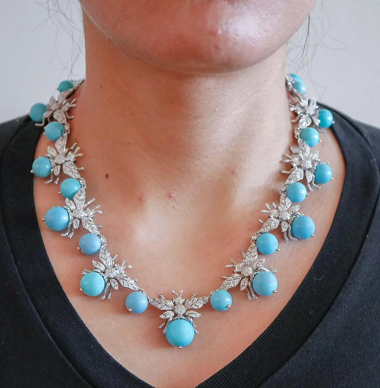 14K white gold bee necklace with magnesite, sapphires and diamonds 6