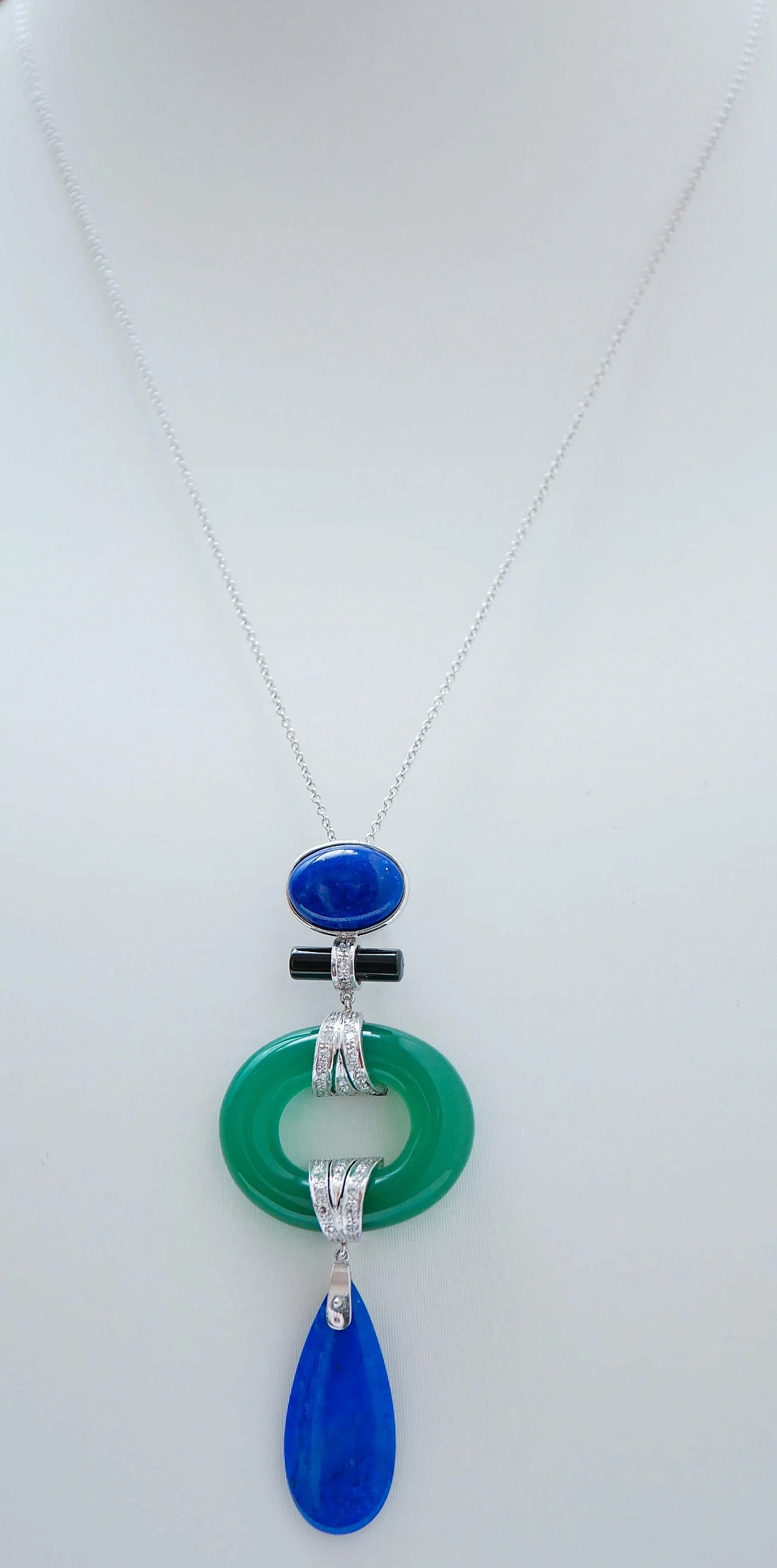 Collana con ciondolo in agata verde, lapis, onice, diamanti e platino 2