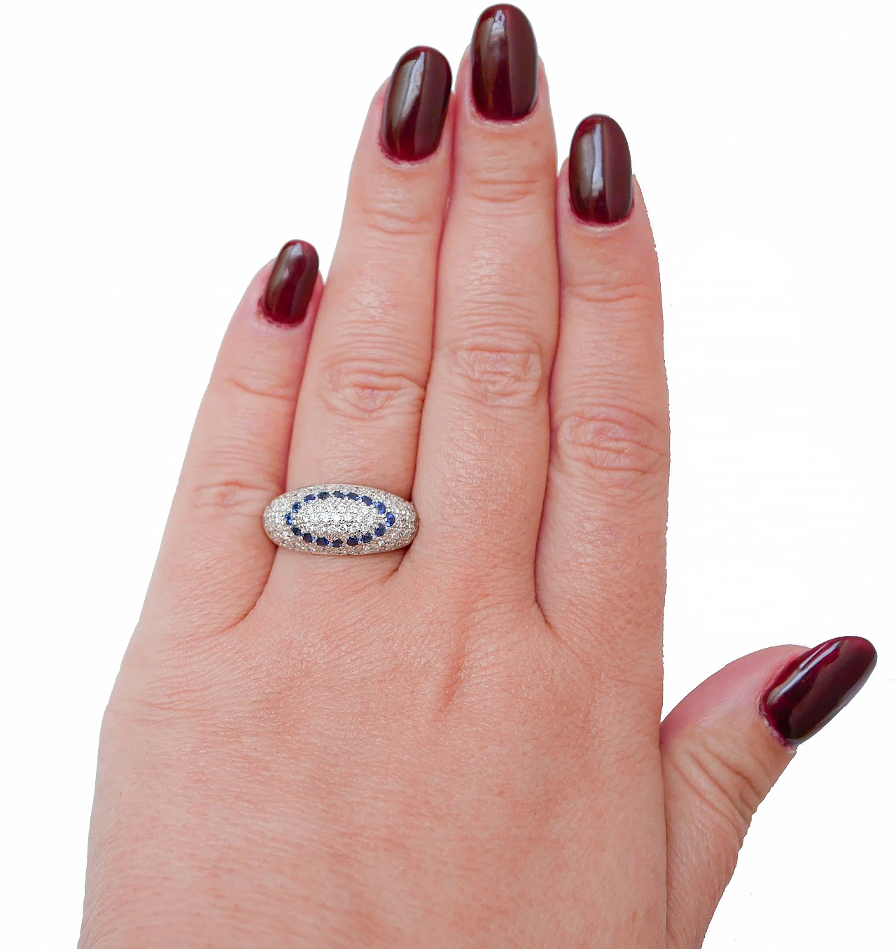 18 Karat white gold ring with sapphires and diamonds, 2010 4