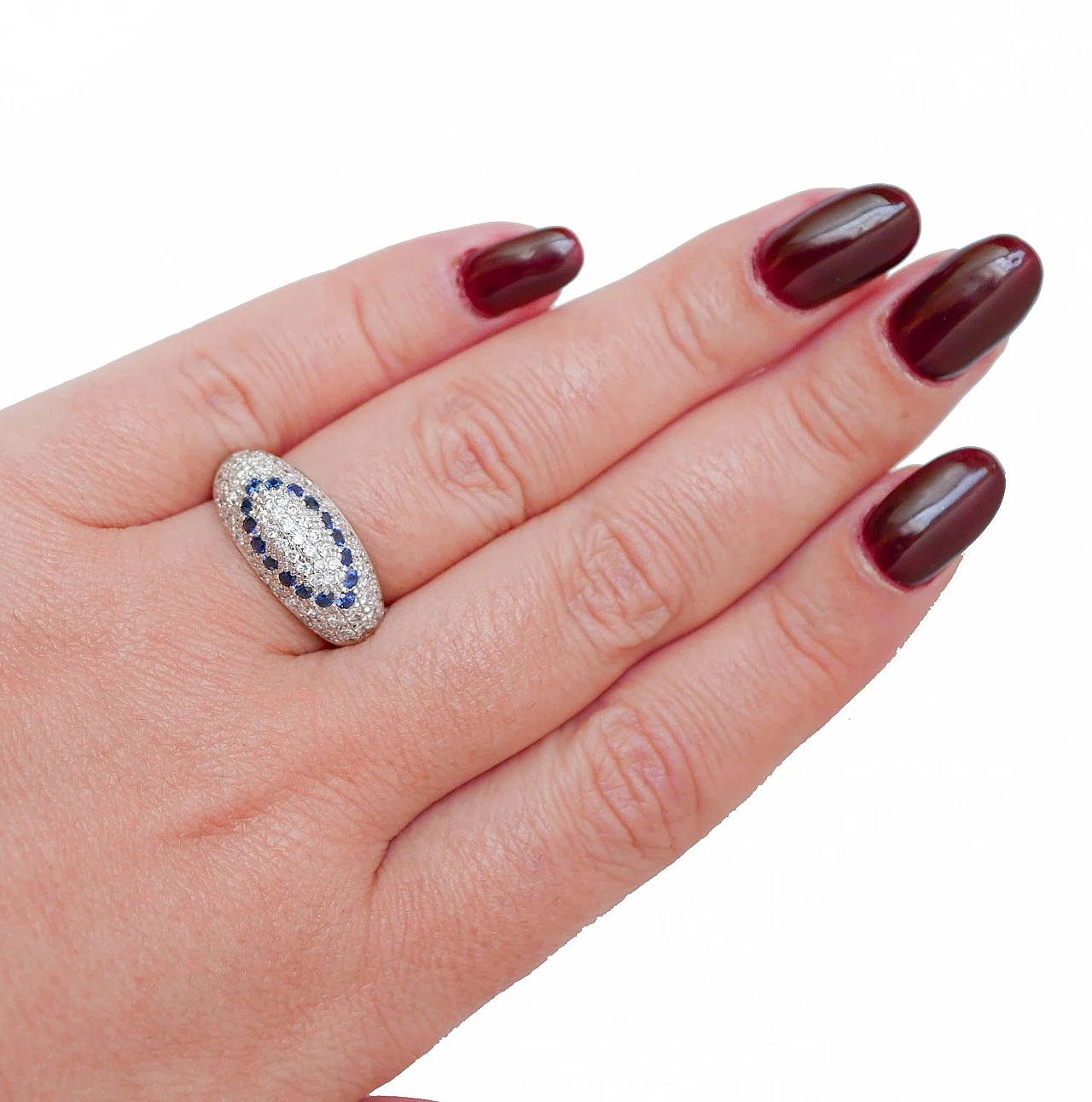 18 Karat white gold ring with sapphires and diamonds, 2010 5