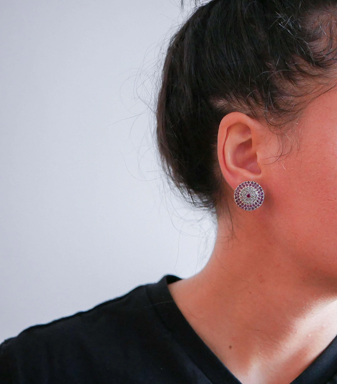 Coppia di orecchini oro rosa e argento con rubini e diamanti, anni '60 4