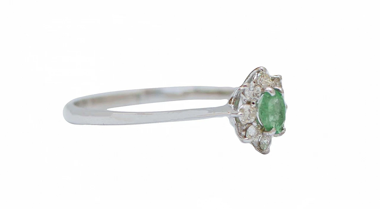 Anello in oro bianco 18 carati con smeraldo e diamanti, 2020 2