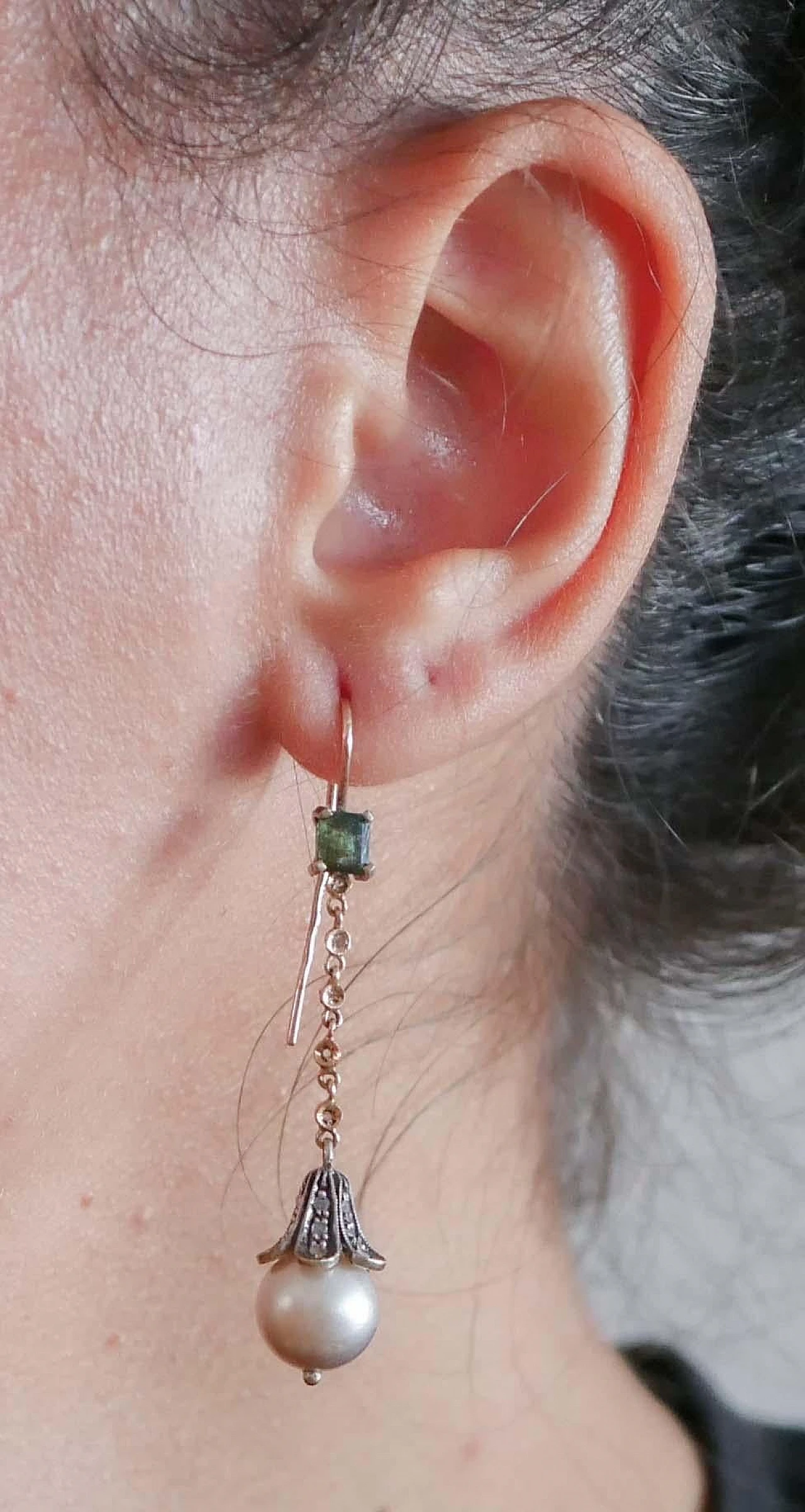 Coppia di Orecchini in oro rosa e argento con perle e smeraldi 5