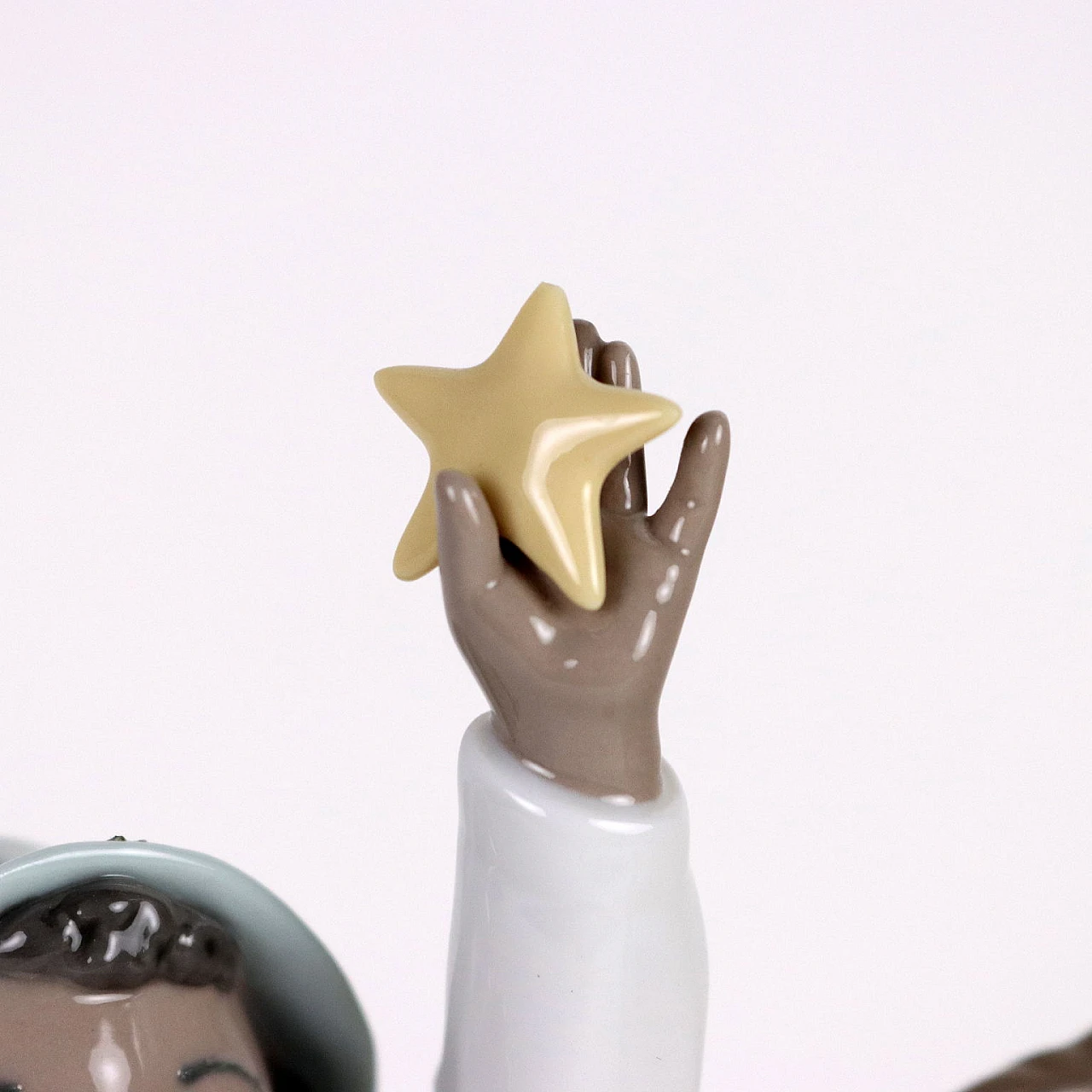 Lladro for Unicef, World of love, porcelain statue 3