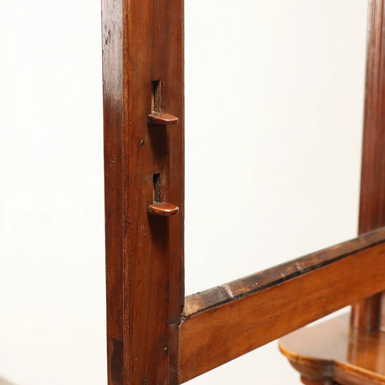 Libreria Manzoniana in noce con montanti torniti, secondo quarto '800 7