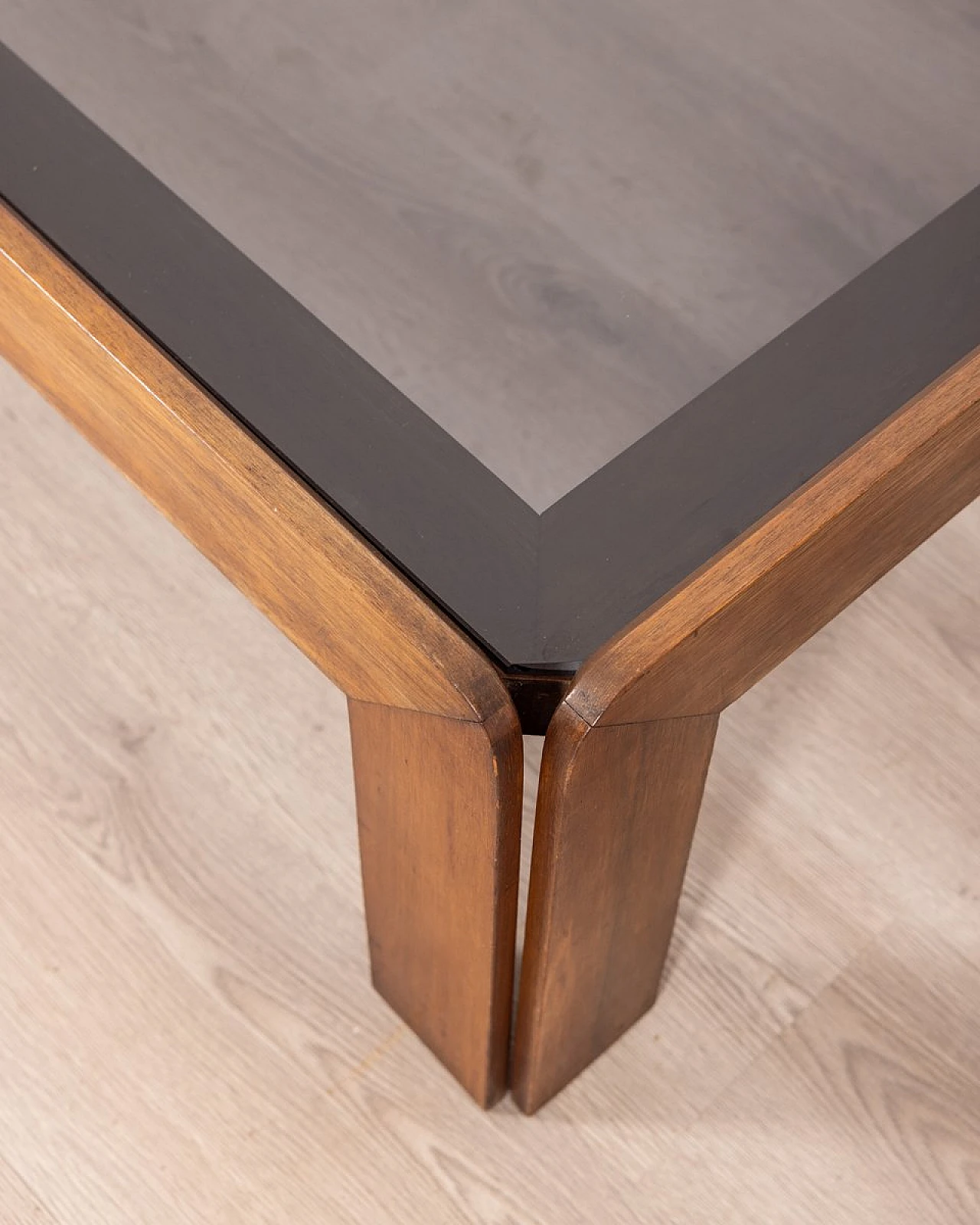 Rectangular coffee table in walnut and glass by A. & T. Scarpa, 1970s 5