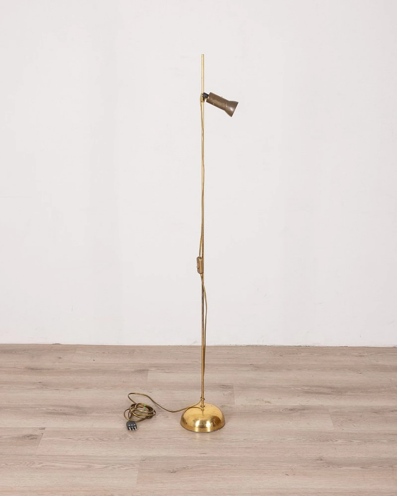 Floor lamp with adjustable light in golden brass, 1960s 1
