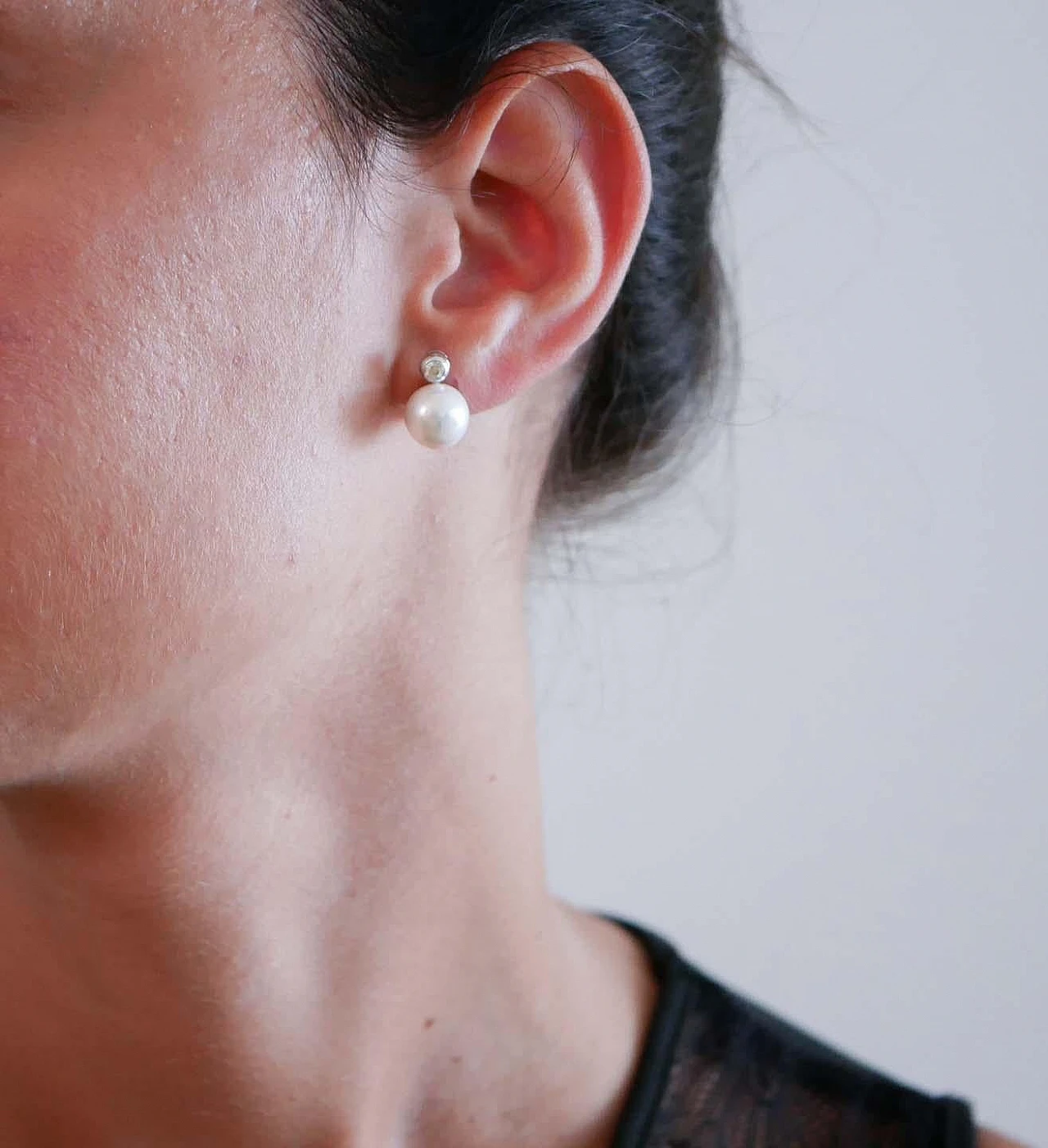 Orecchini in oro bianco 14 carati, perle e diamanti, anni '80 4