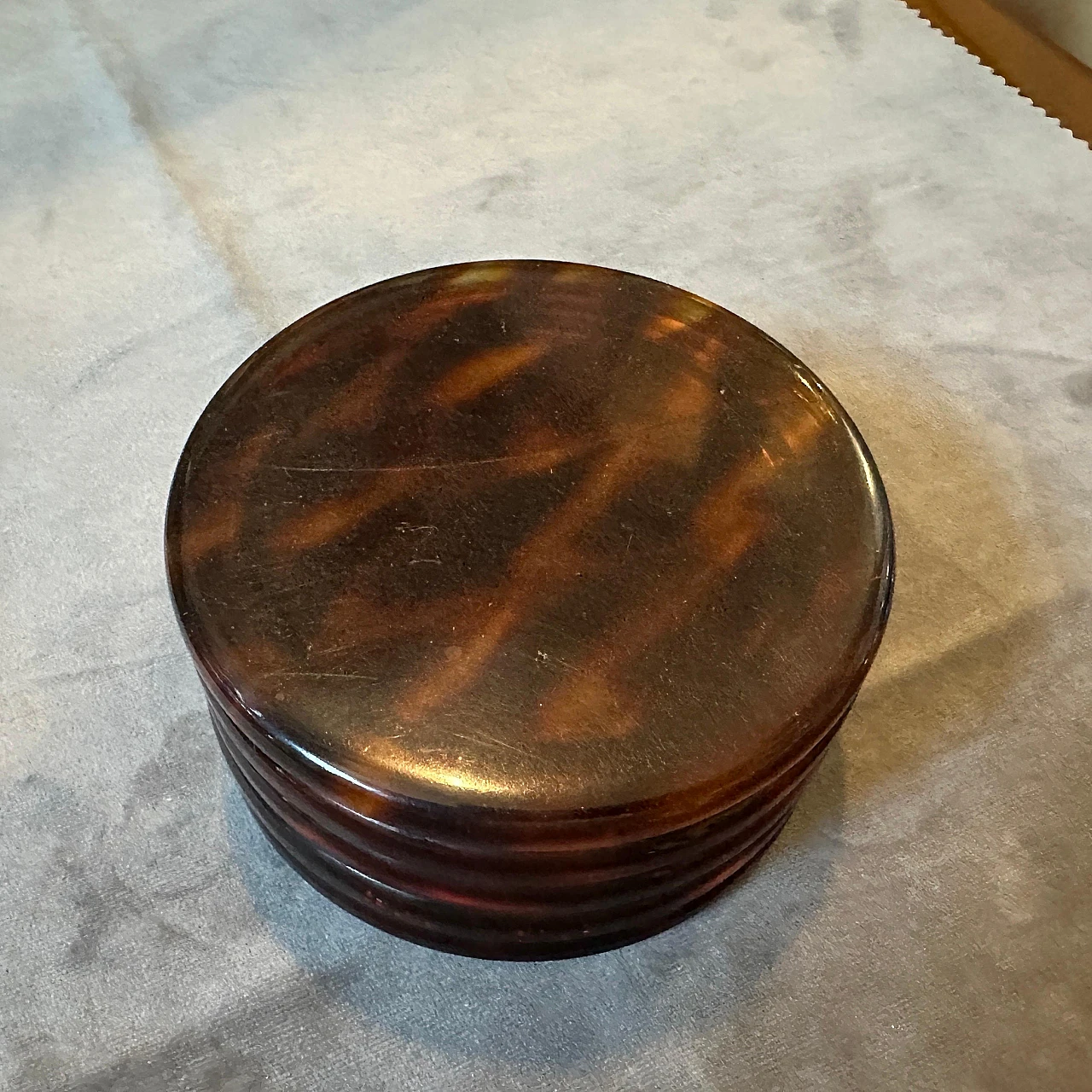 Tortoiseshell lucite round jewellery box, 1970s 2