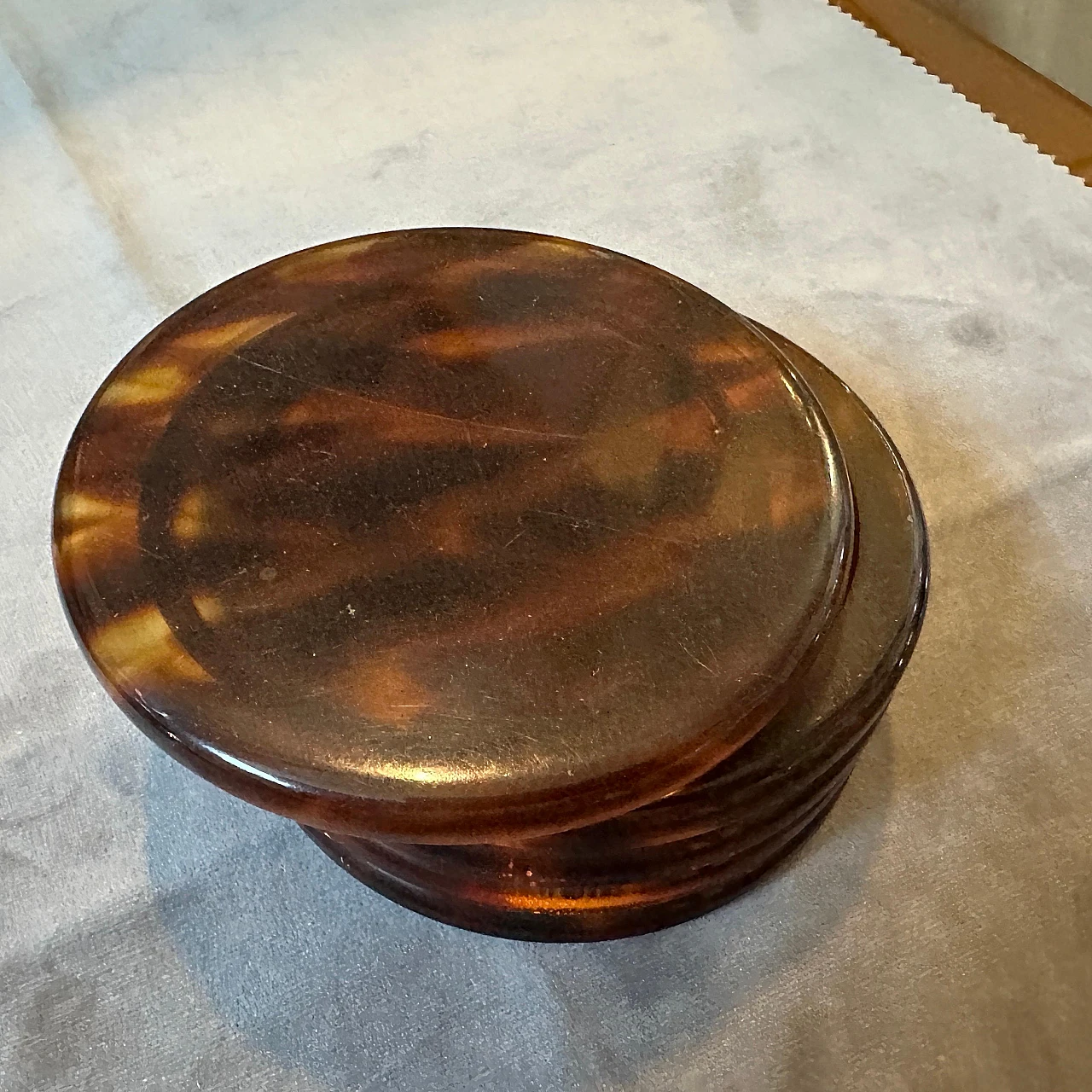 Tortoiseshell lucite round jewellery box, 1970s 6