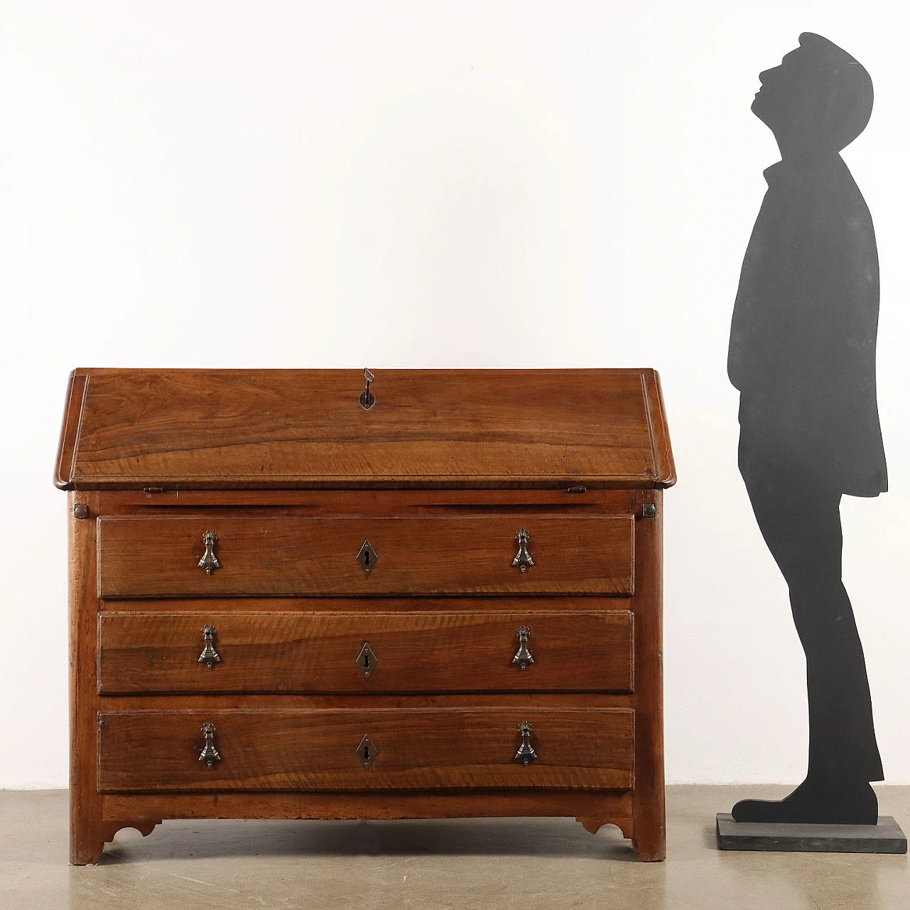 Ribalta Barocca in noce con maniglie bronzee a pera, inizio '700 2