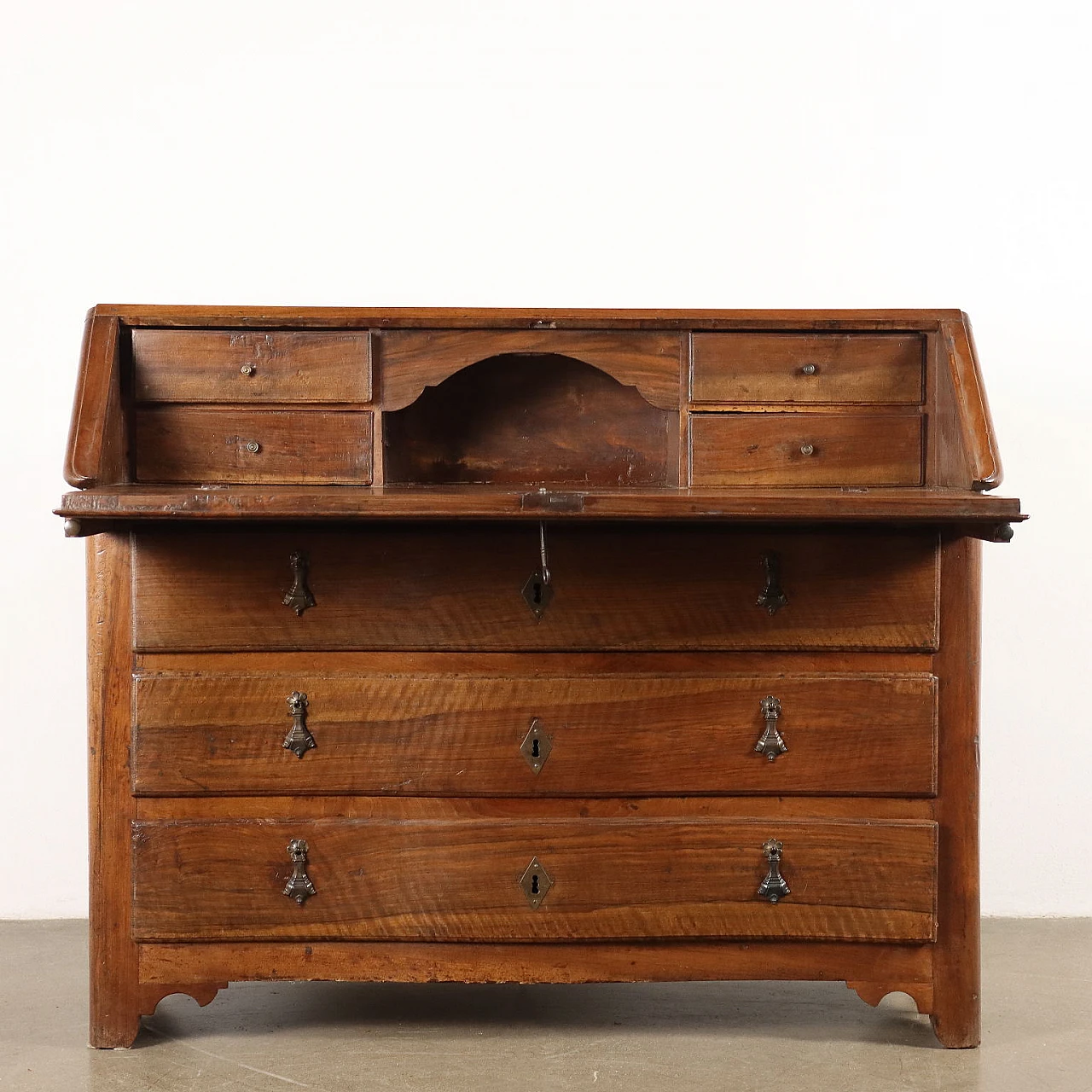 Ribalta Barocca in noce con maniglie bronzee a pera, inizio '700 4