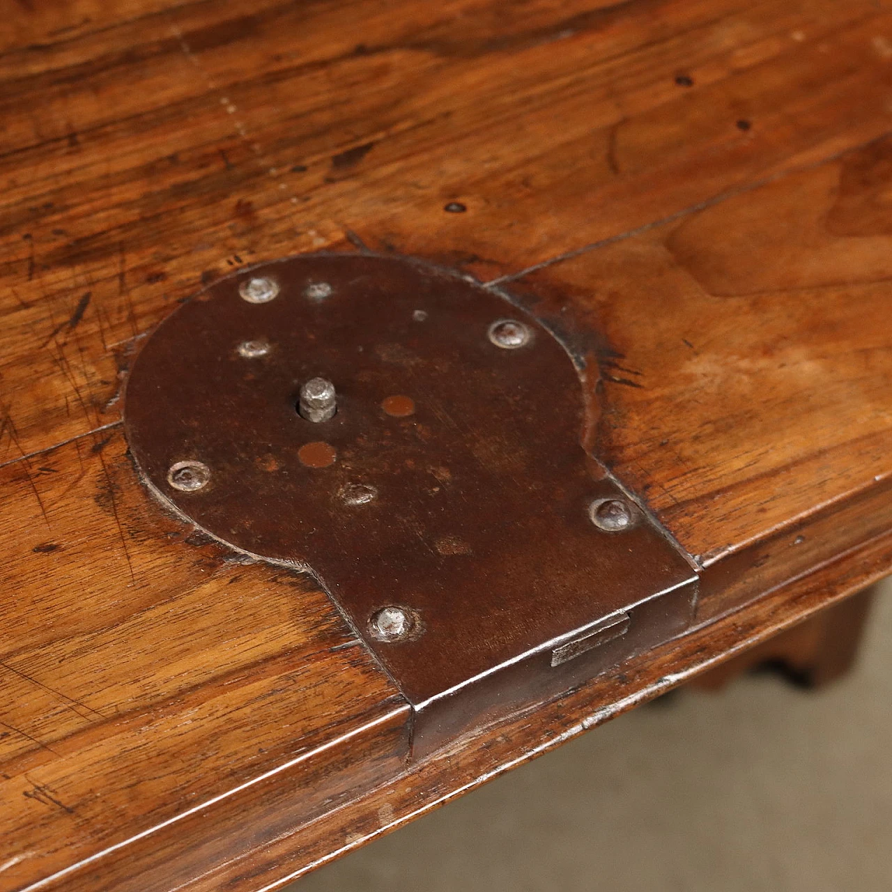 Ribalta Barocca in noce con maniglie bronzee a pera, inizio '700 8