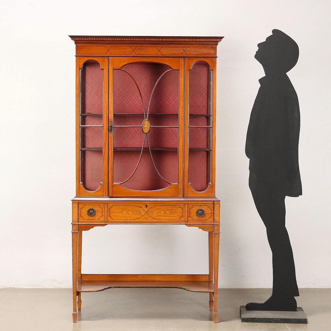 Maple and mahogany display case in George IV style, early 20th century 2