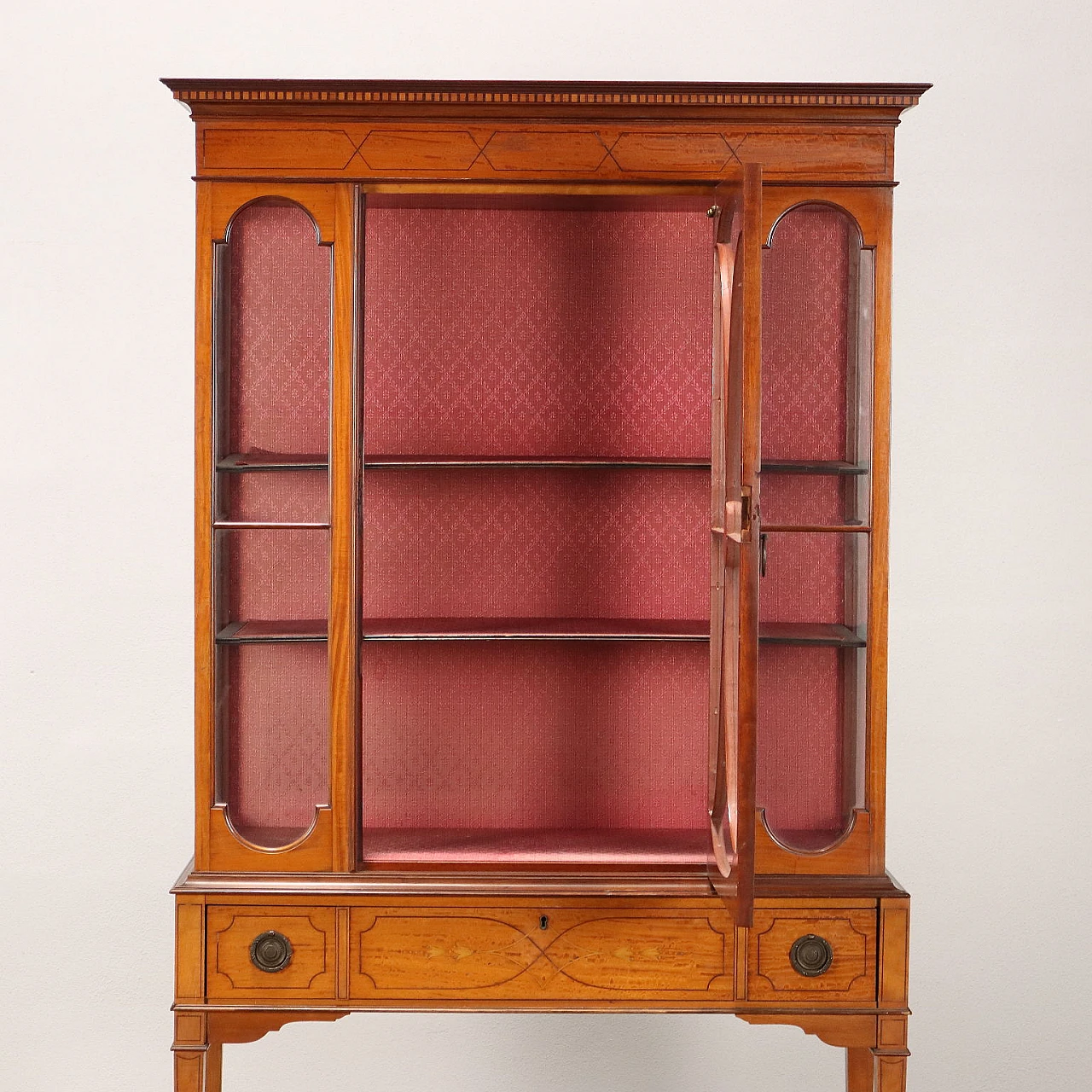 Maple and mahogany display case in George IV style, early 20th century 3
