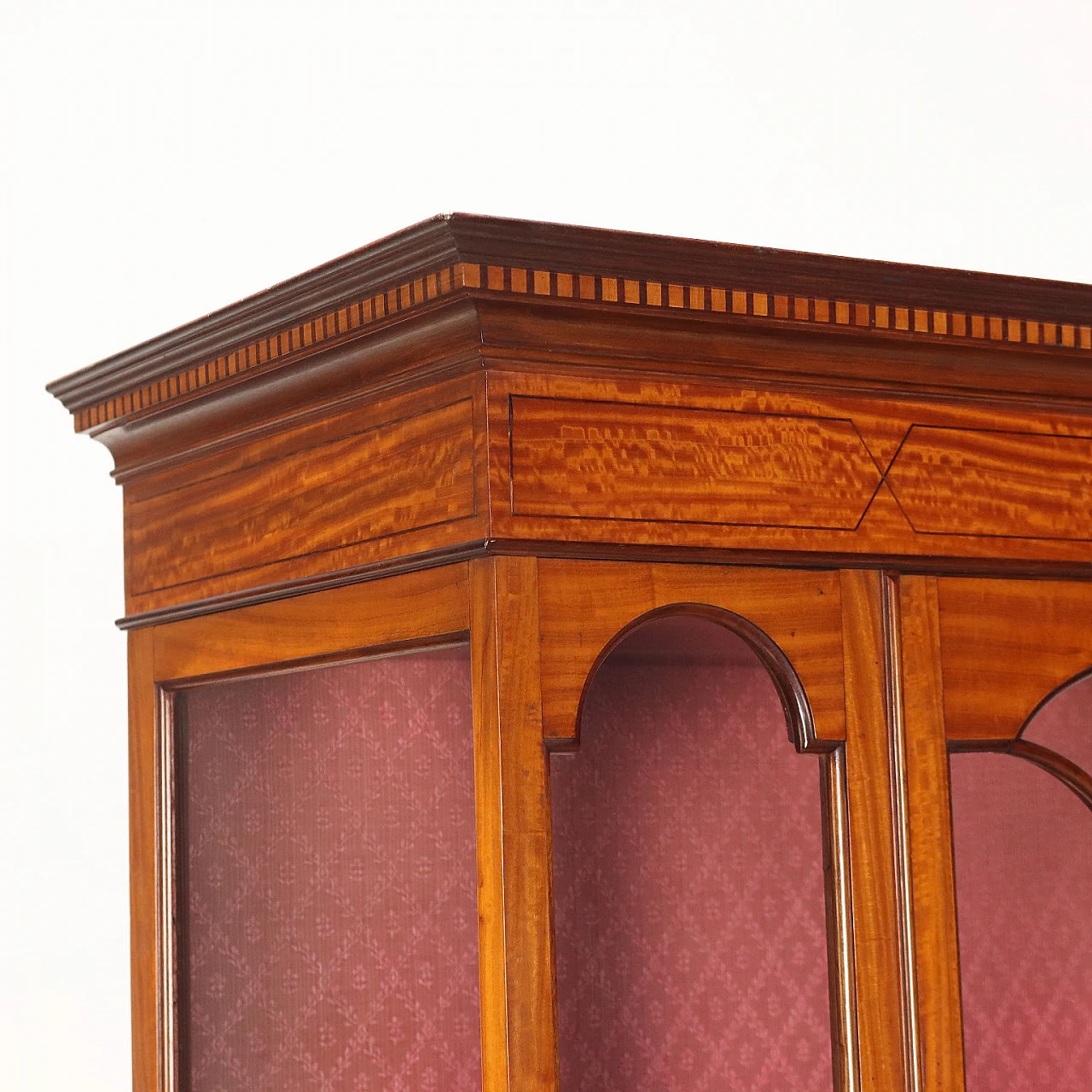 Maple and mahogany display case in George IV style, early 20th century 4